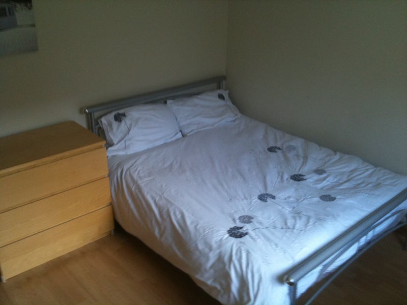 Room Thornwood Road in Glasgow