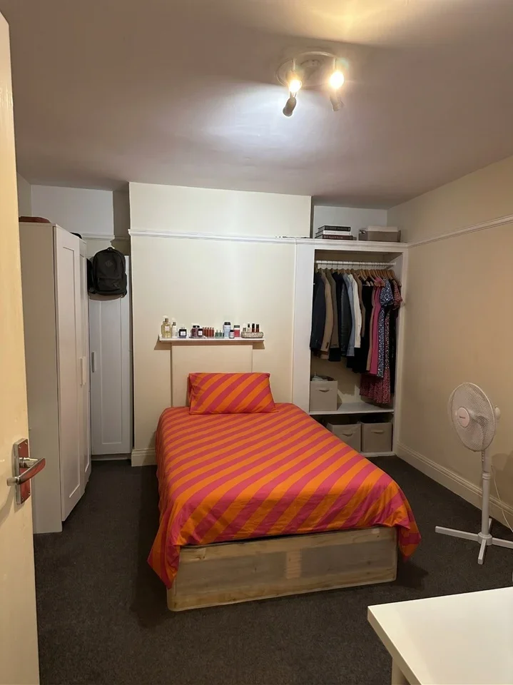 Flat Alexandra Avenue in Greater London