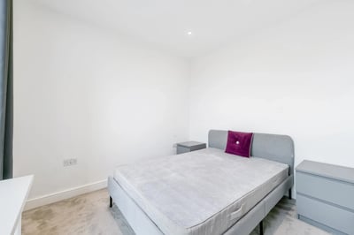 Flat Abbeydale Road in Greater London