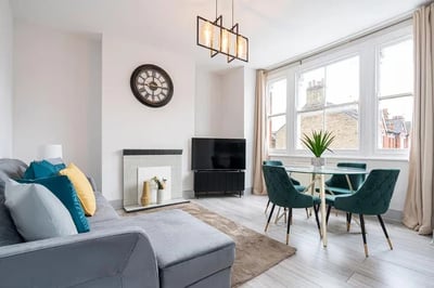 Flat Dunraven Road in Greater London