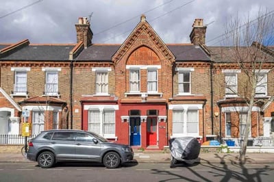 Flat Dunraven Road in Greater London