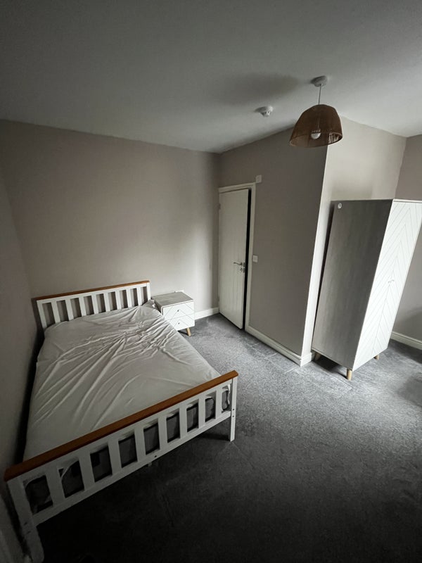 Room Millbrook Road in Birmingham