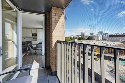 Flat Lismore Boulevard in Greater London