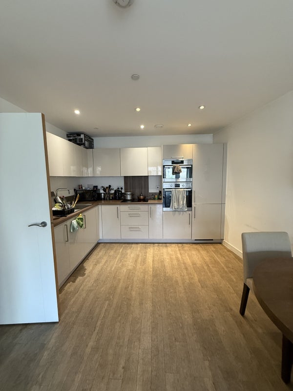 Room Booth Road in Greater London