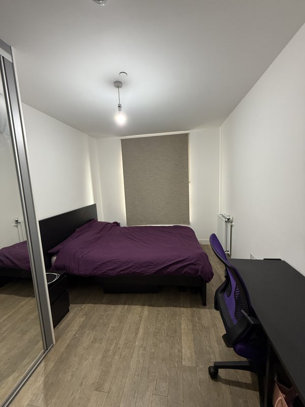 Room Booth Road in Greater London