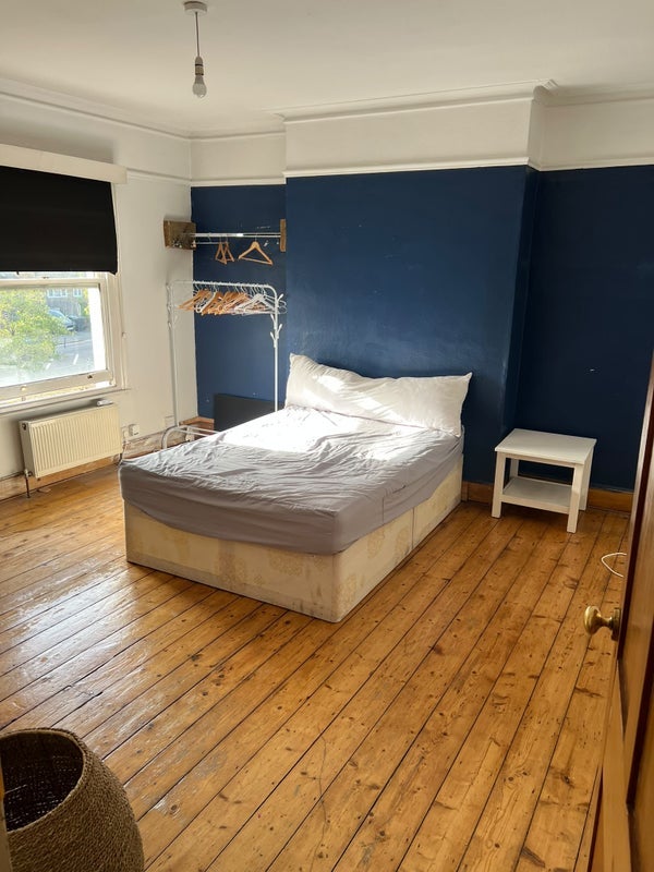 Room Trinity Road in Greater London