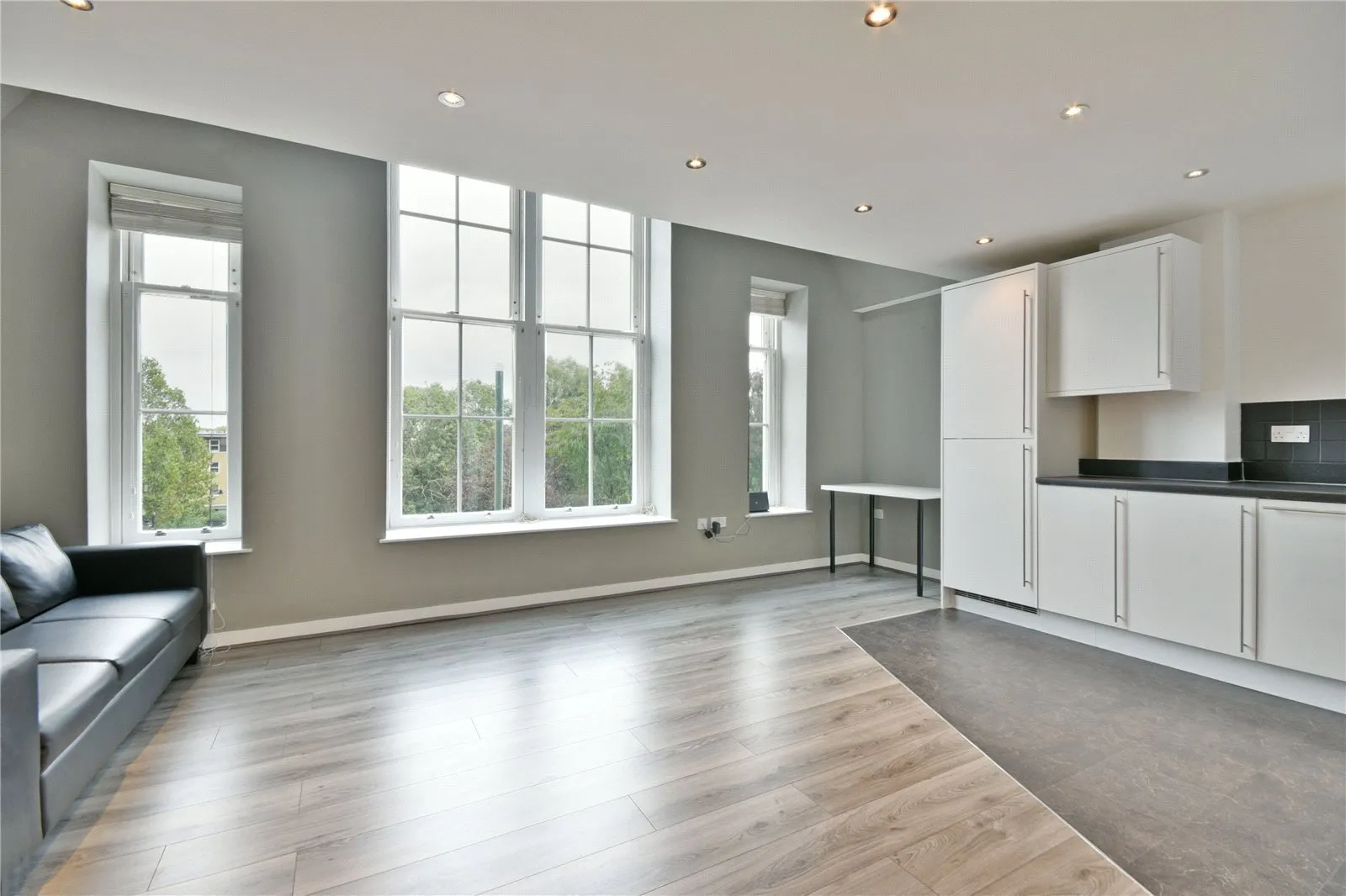 Flat Shepperton Road in Greater London