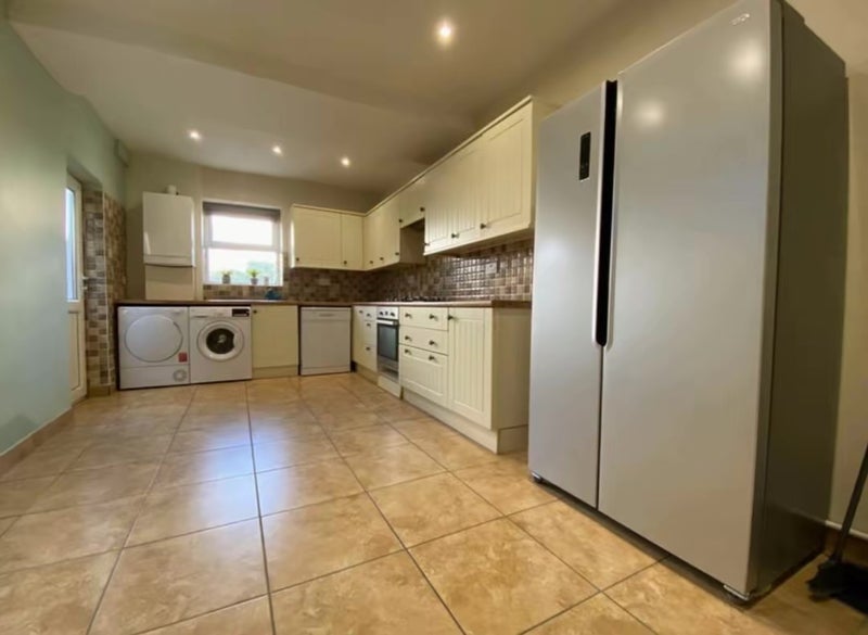 Room Whitchurch Road in Cardiff