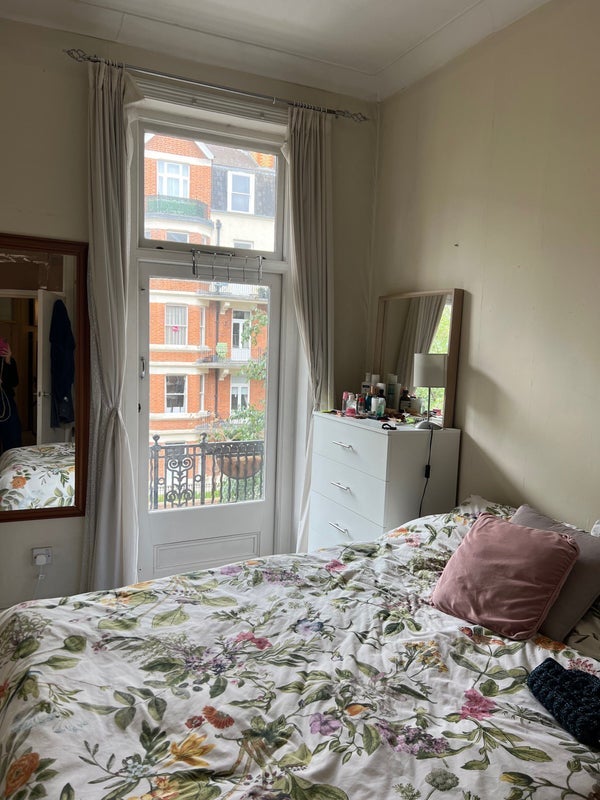 Room Wymering Road in City of Westminster