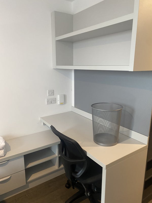 Room Erskine Street in Liverpool