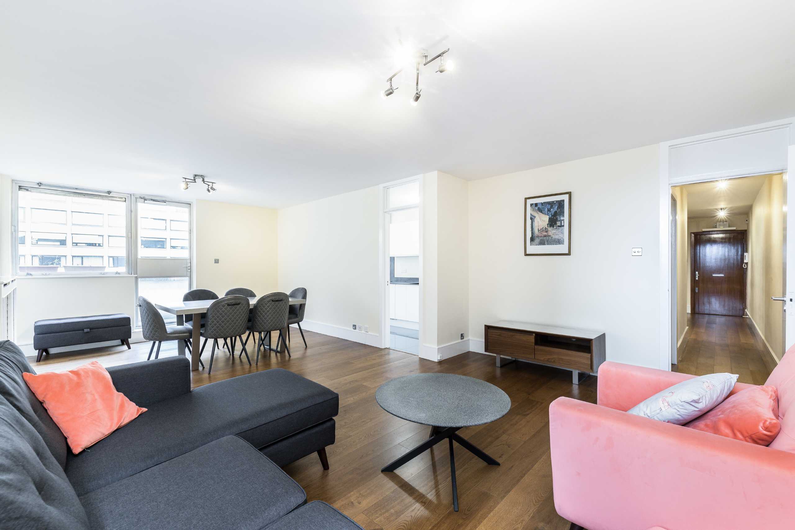 Flat Upper Ground in Greater London