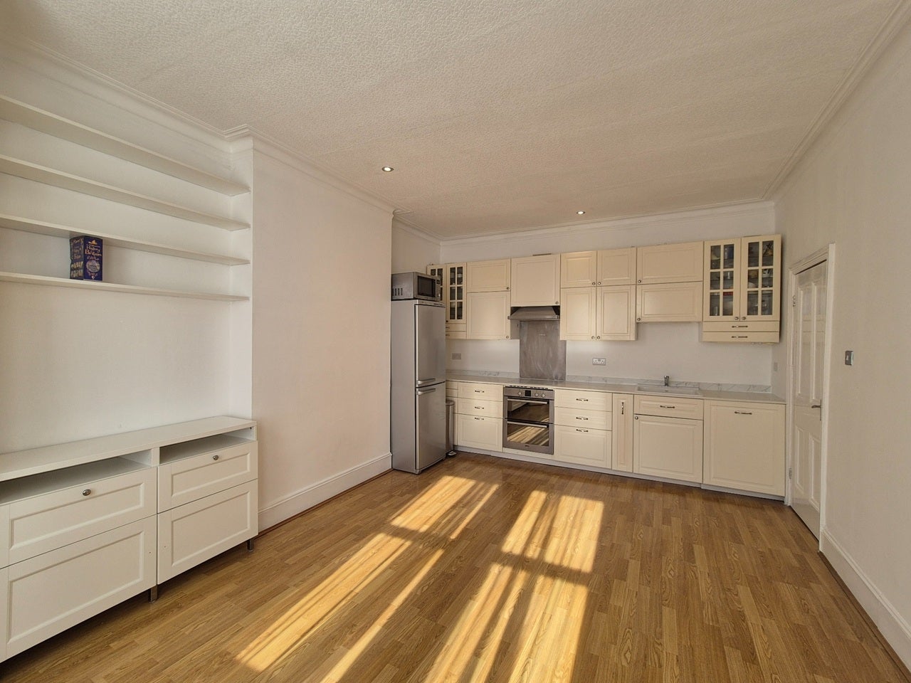 Flat Woodside in Greater London