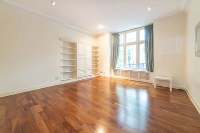 Flat Fitzjohn's Avenue in Greater London