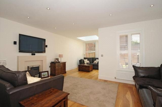 House Heathlands Place in Winkfield