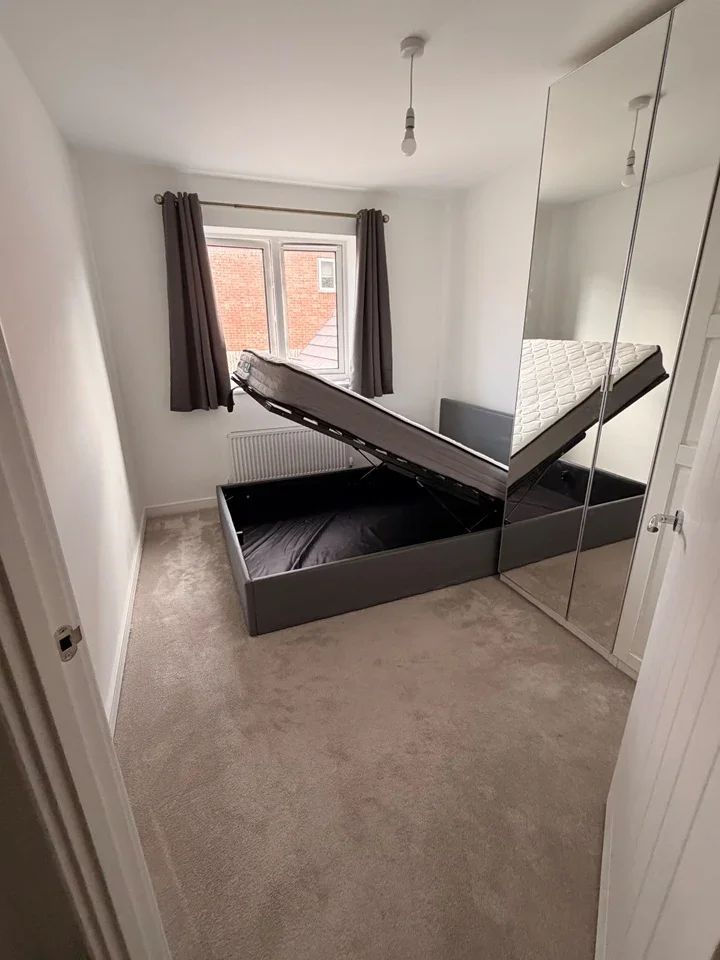 Room Blackwater Close in Stevenage