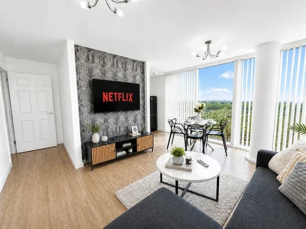 Flat Avebury Boulevard in Milton Keynes