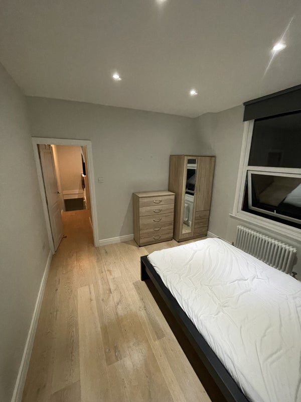 Room Latimer Road in Greater London
