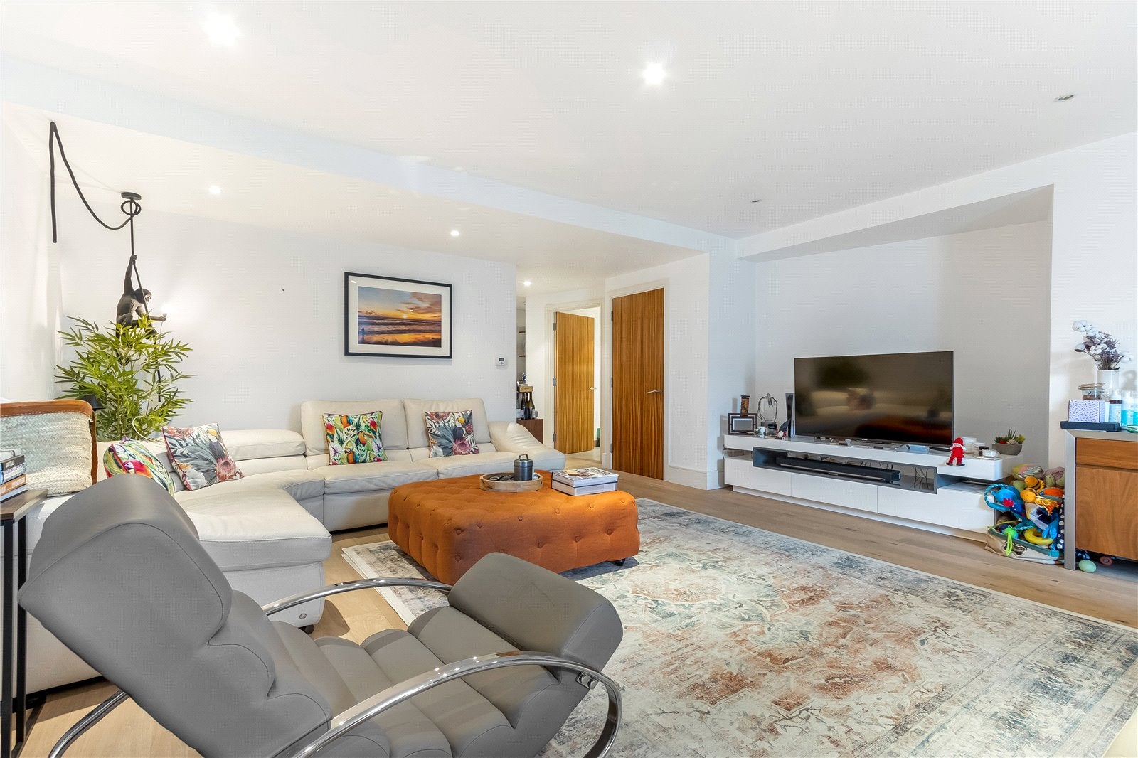 Flat Gillespie Road in Greater London