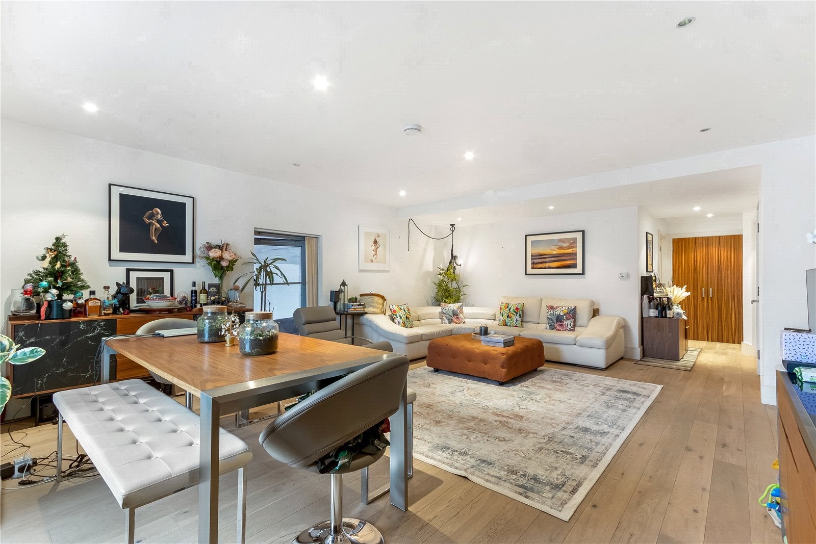 Flat Gillespie Road in Greater London