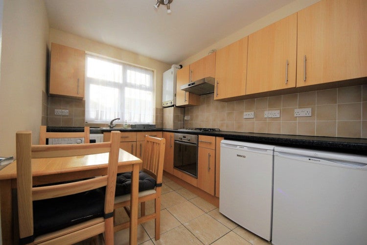 Flat Hillfield Avenue in Greater London