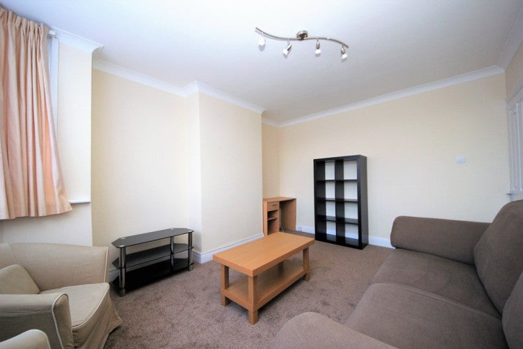 Flat Hillfield Avenue in Greater London