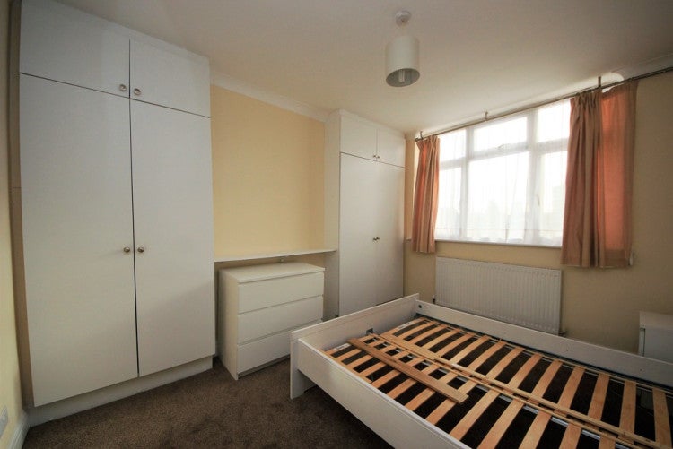 Flat Hillfield Avenue in Greater London