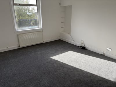 Flat Carleith Avenue in Duntocher