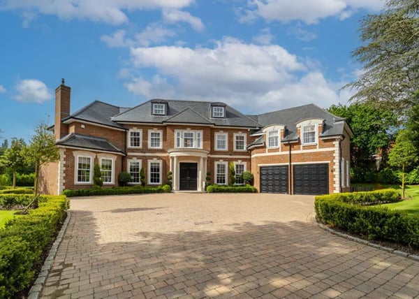 House Moles Hill in Elmbridge