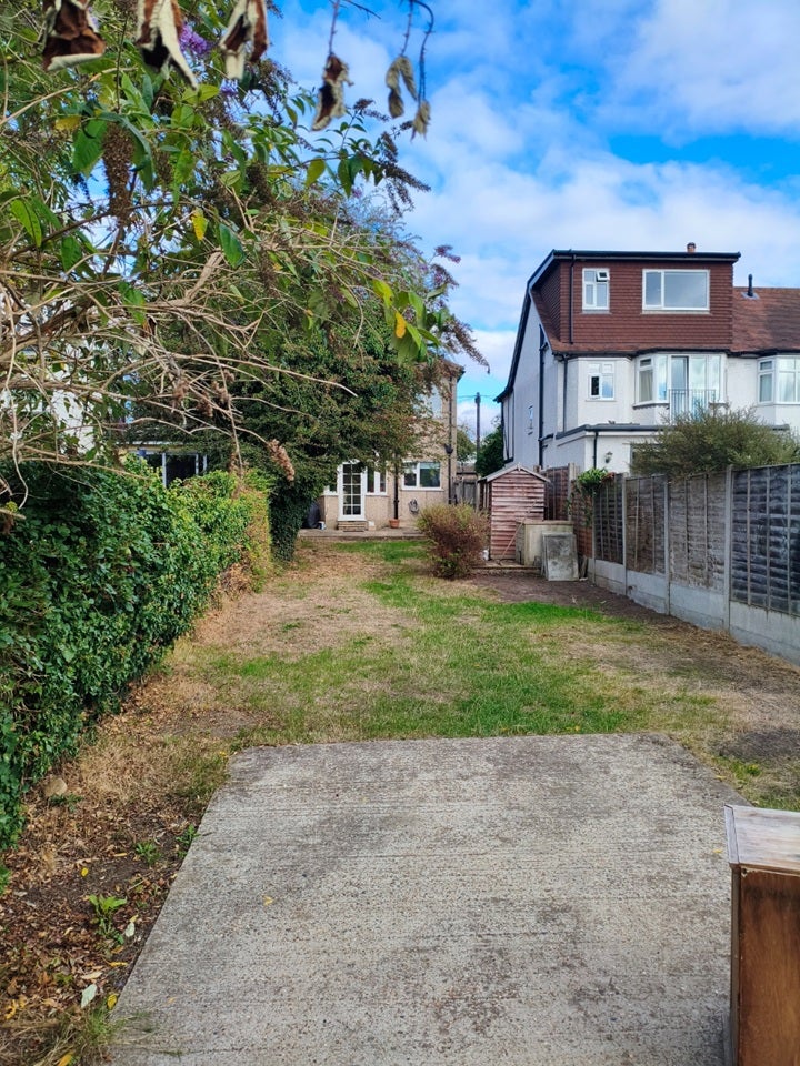 House Telegraph Lane in Elmbridge