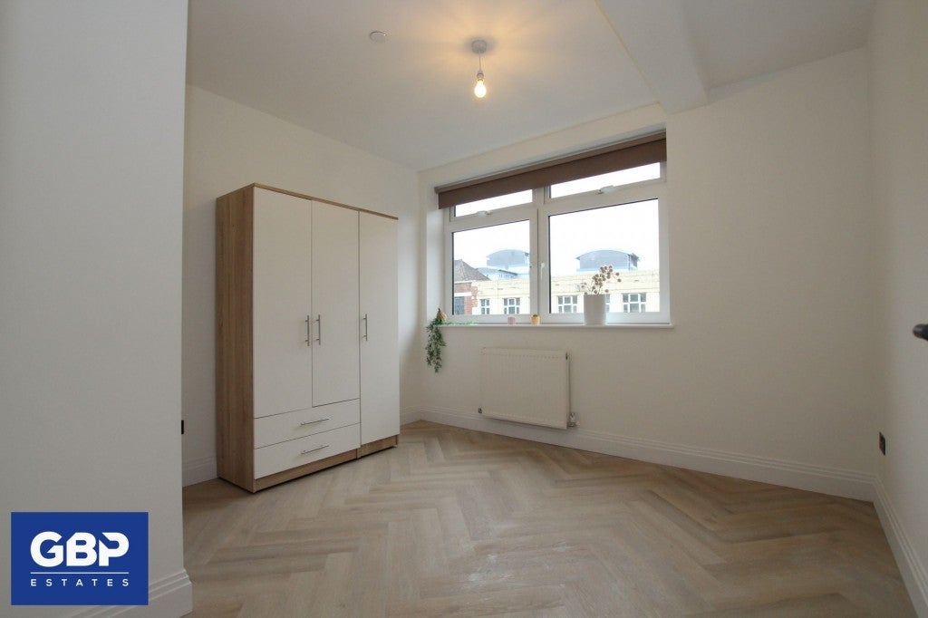 Flat Havana Close in Greater London