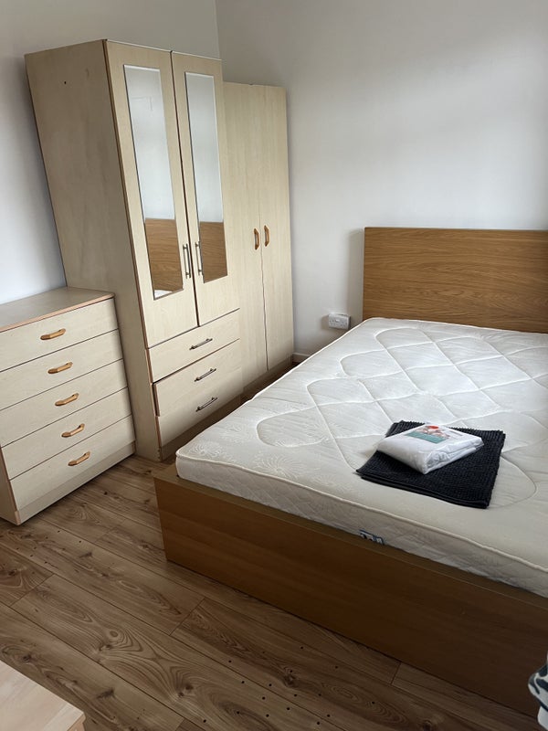 Room Grosvenor Wharf Road in Greater London