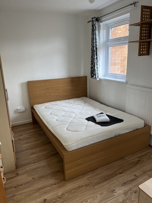 Room Grosvenor Wharf Road in Greater London