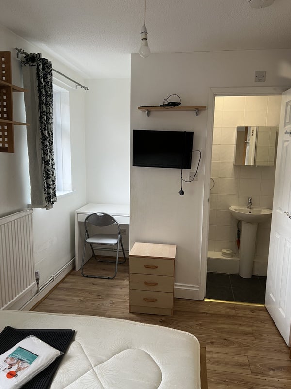 Room Grosvenor Wharf Road in Greater London