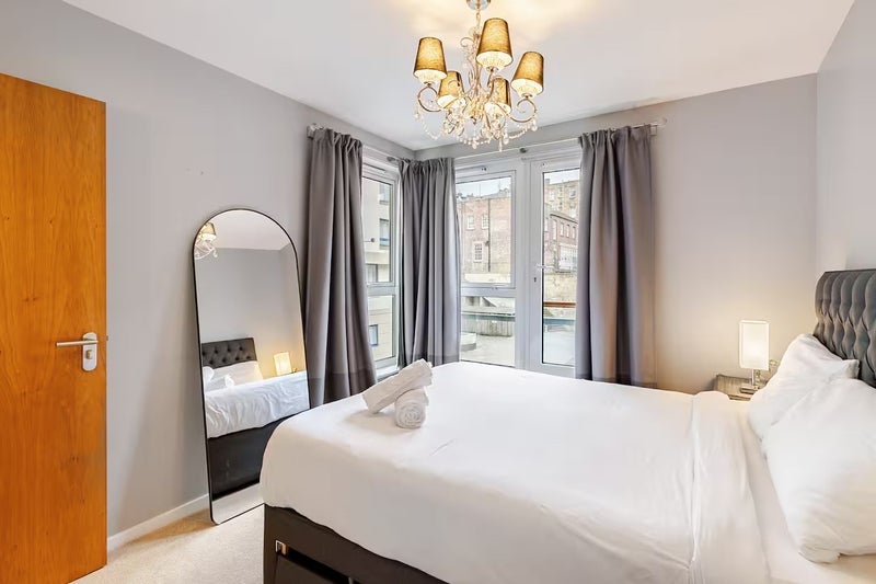 Flat Holyrood Road in City of Edinburgh