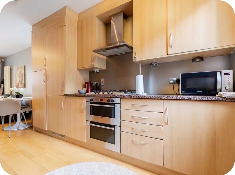 Flat Holyrood Road in City of Edinburgh