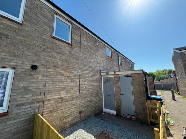 House Ilchester Close in Hull