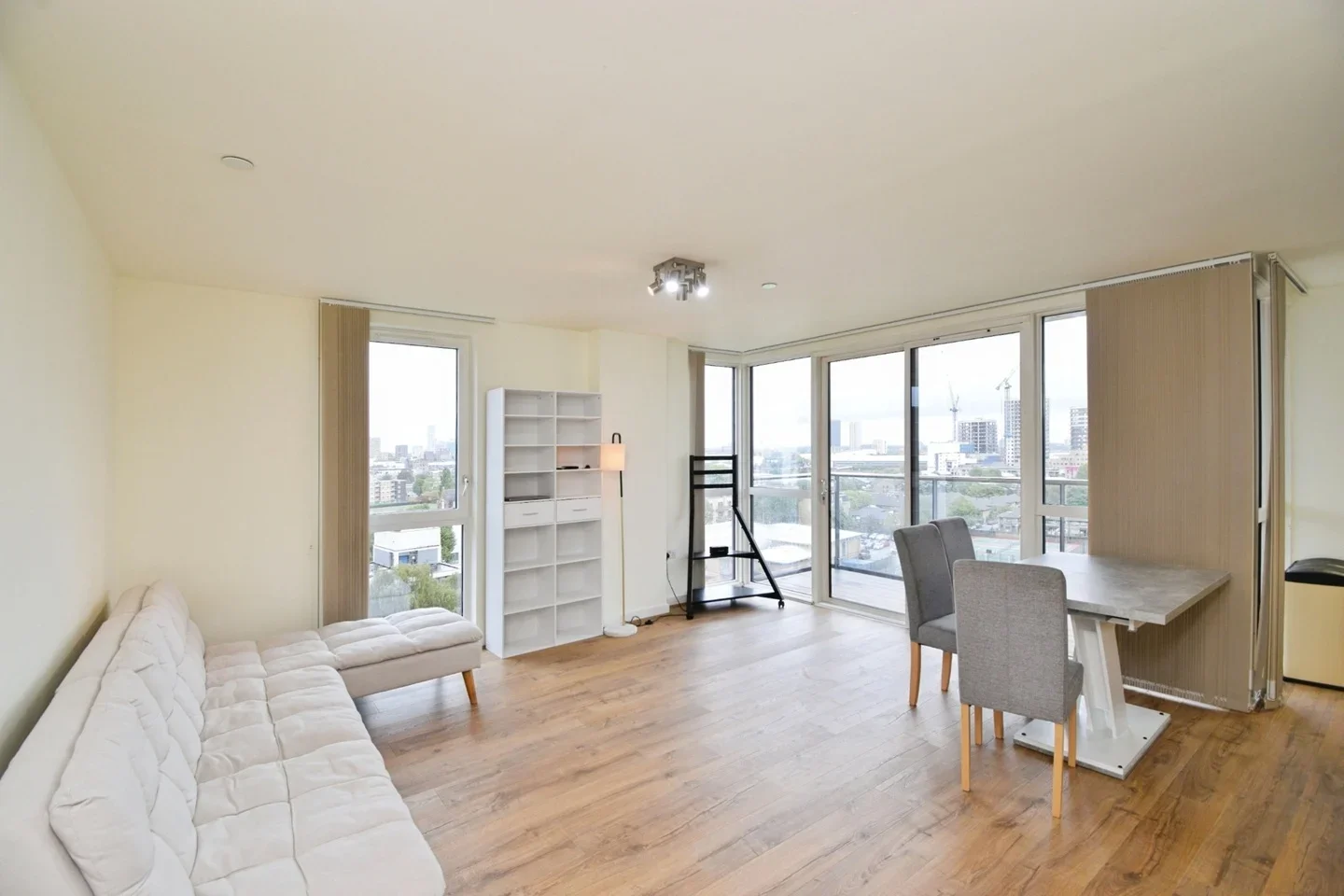 Flat Hay Currie Street in Greater London