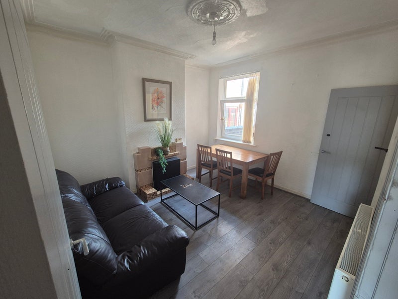 Room Seedley View Road in Salford