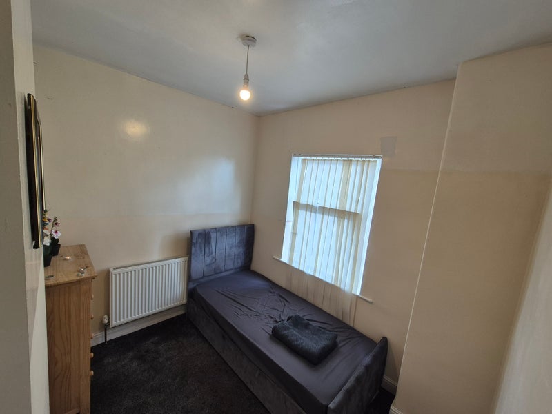 Room Seedley View Road in Salford