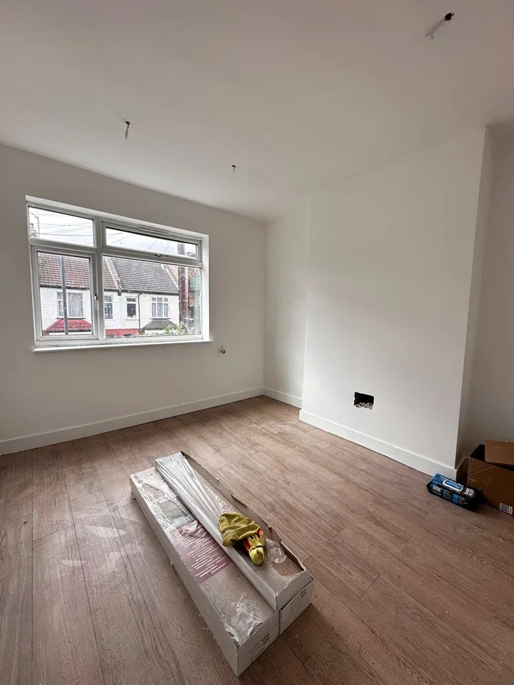 Flat Rosslyn Crescent in Greater London