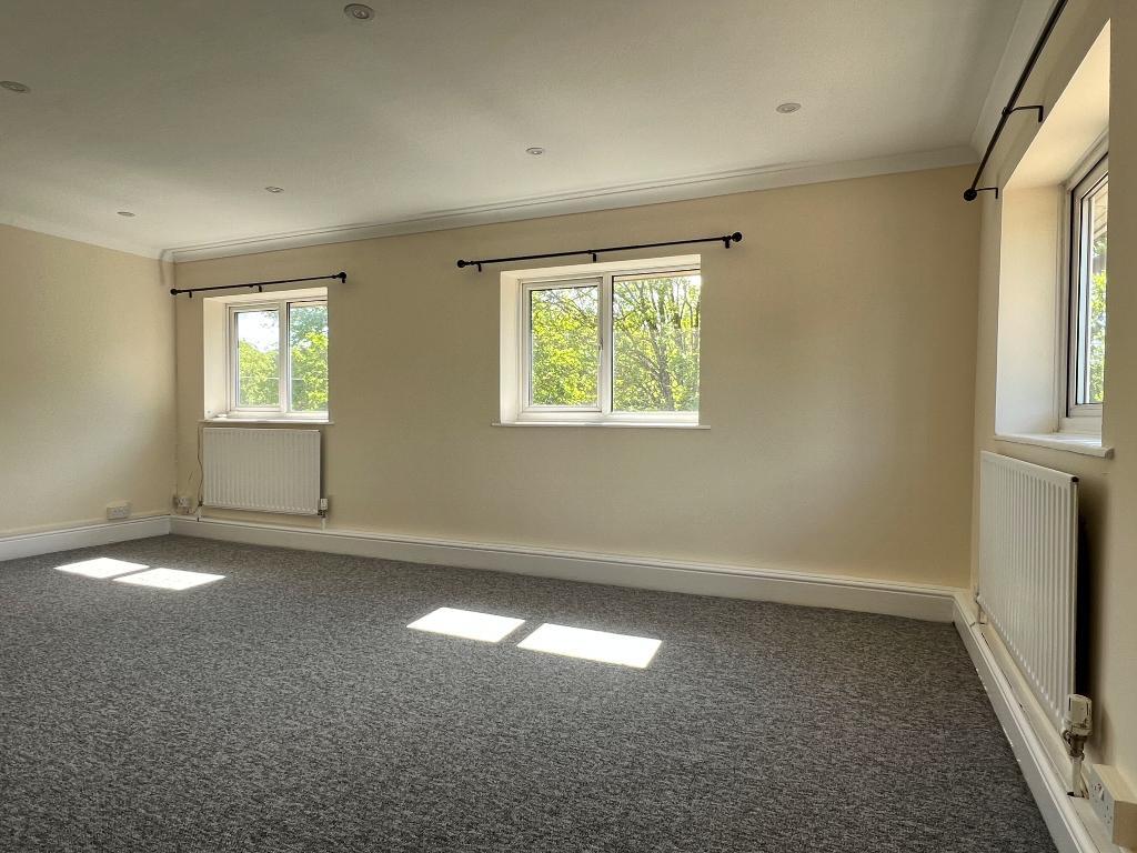 Flat Henfield Road in Horsham
