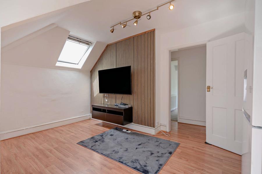Flat Royston Grove in Greater London