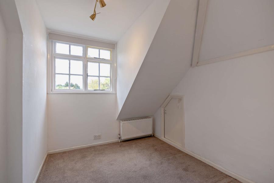 Flat Royston Grove in Greater London