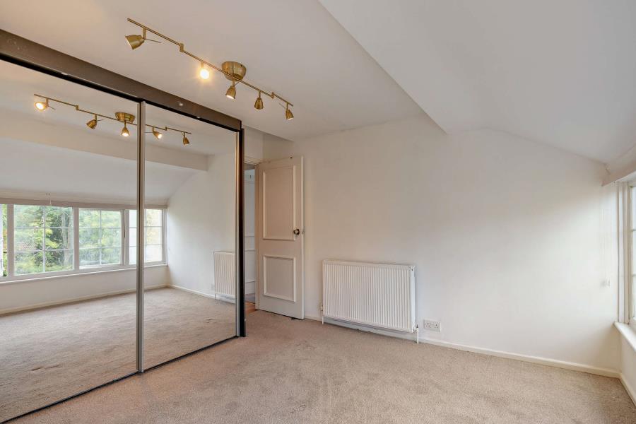 Flat Royston Grove in Greater London