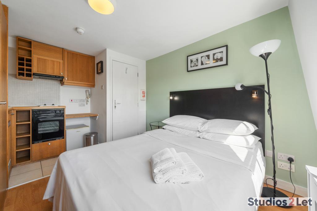 Room North Gower Street in Greater London