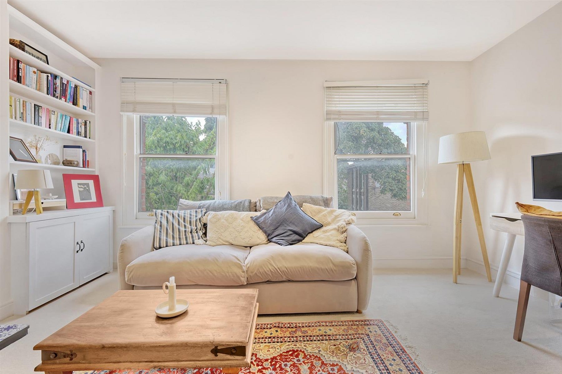 Flat Conewood Street in Greater London
