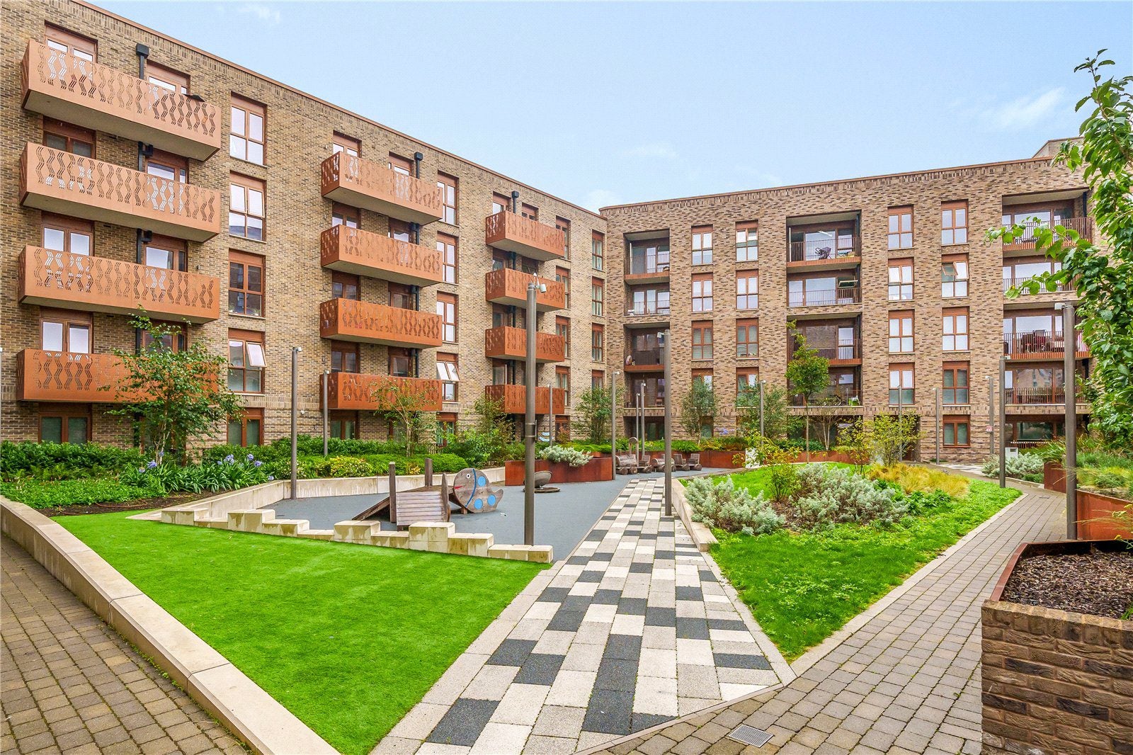 Flat Fresh Wharf Road in Greater London