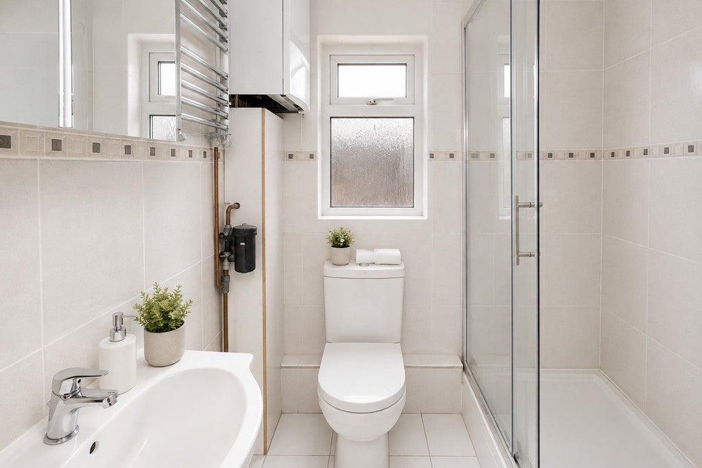 Flat Brownswood Road in Greater London
