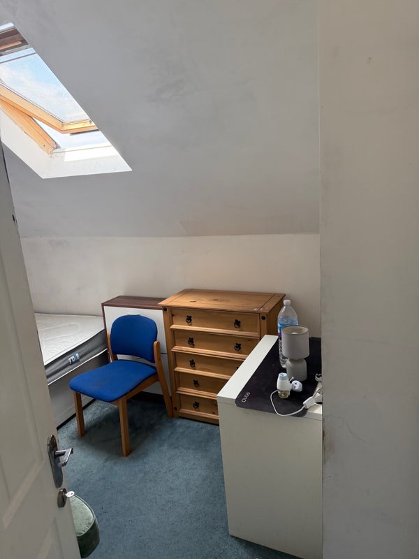 Room Back East Park Road in Leeds