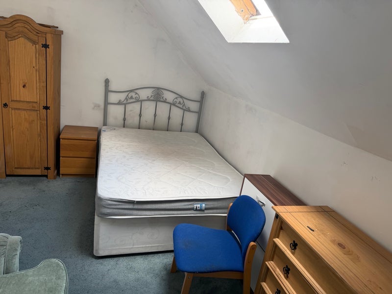 Room Back East Park Road in Leeds